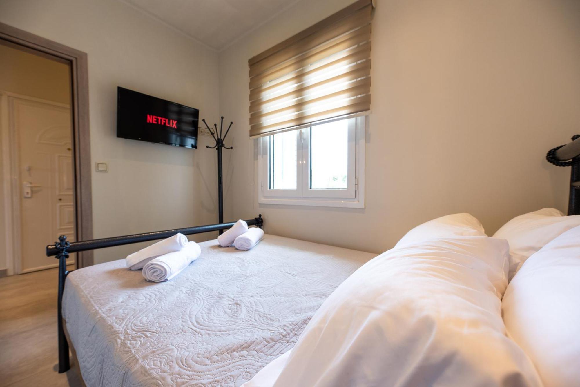 Demi'S Apartments Near Athen'S Airport 阿特米达 外观 照片