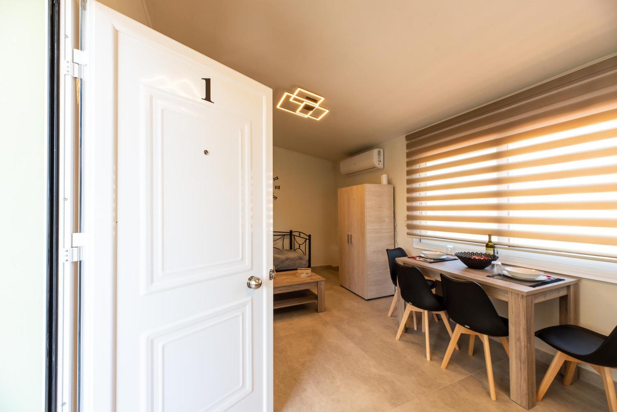Demi'S Apartments Near Athen'S Airport 阿特米达 外观 照片